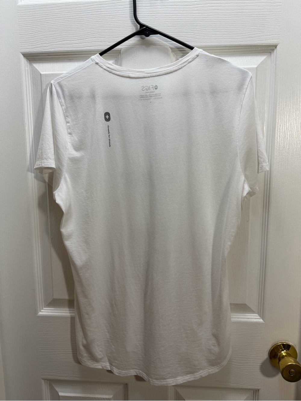 Figs White Short Sleeve Graphic Tee - Multilingual 'I Am A Nurse' Print - Picture 3 of 3